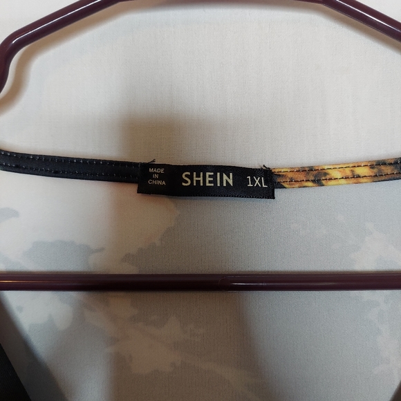 Shein Wide Sleeve Deep V-Neck Dress Floral Black - Picture 4 of 5